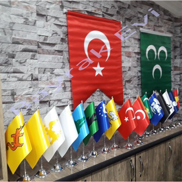 eski-turk-devlet-bayrak-cesitleri-